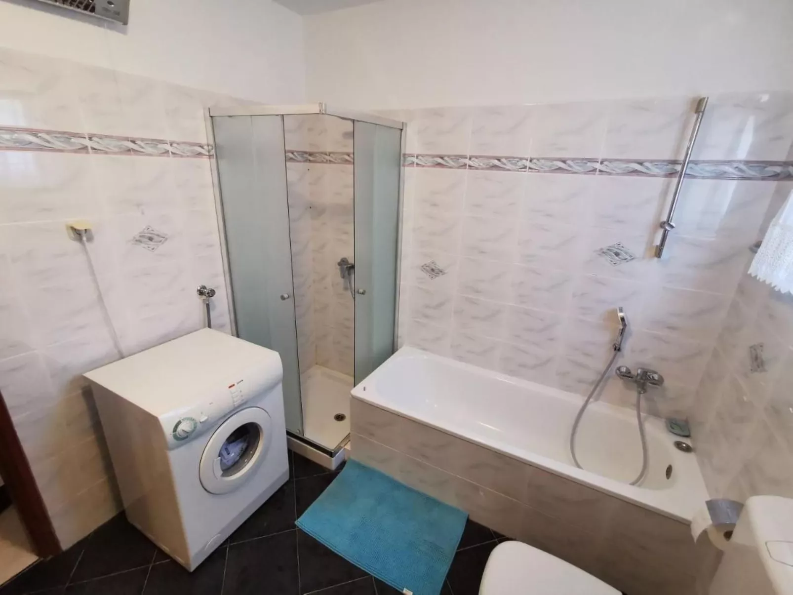 Ferienvilla mit eigenem Garten und Grill-Binnen