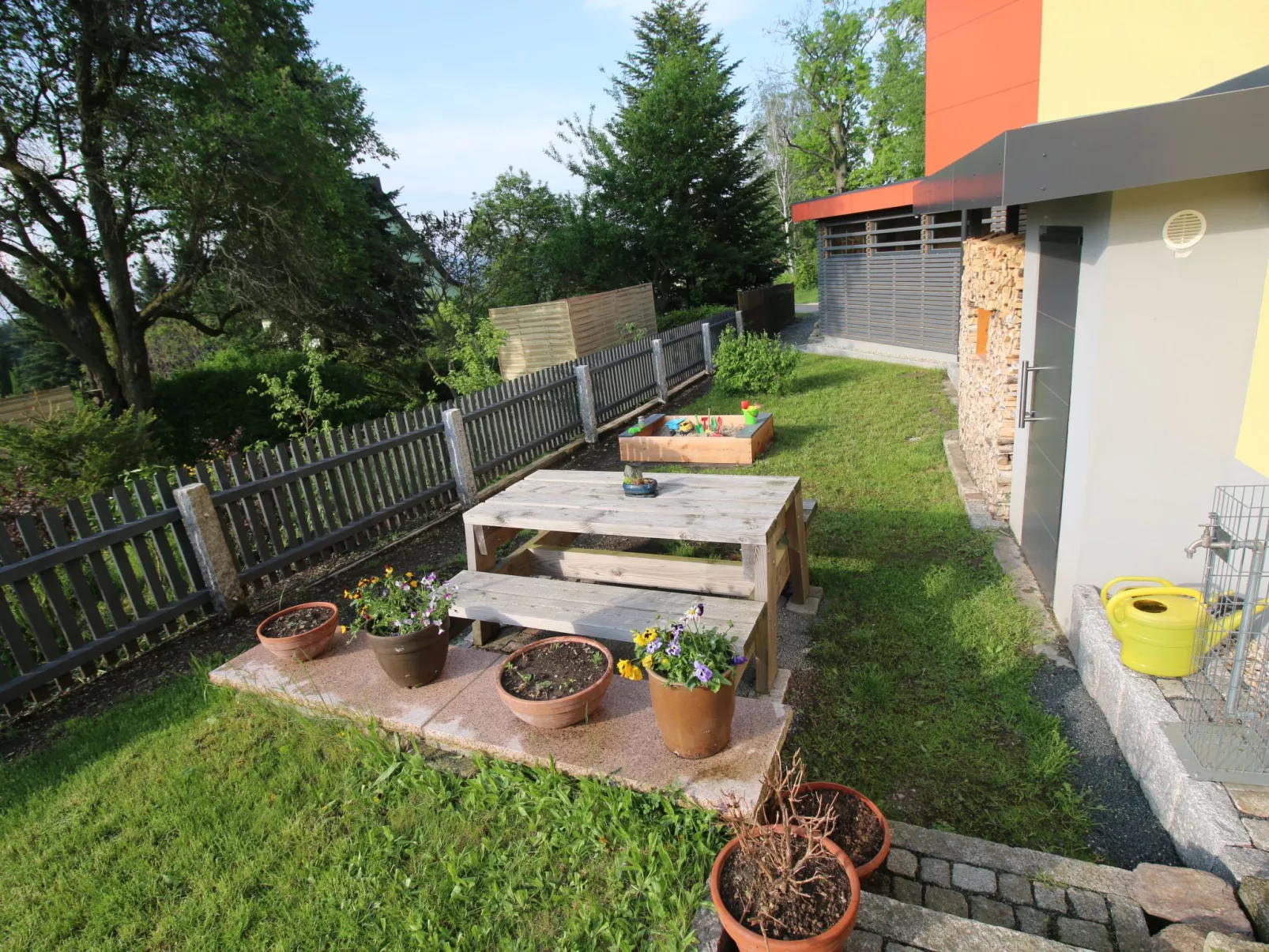 Moderne, niveauvoll eingerichtete Ferienwohnung-Buiten