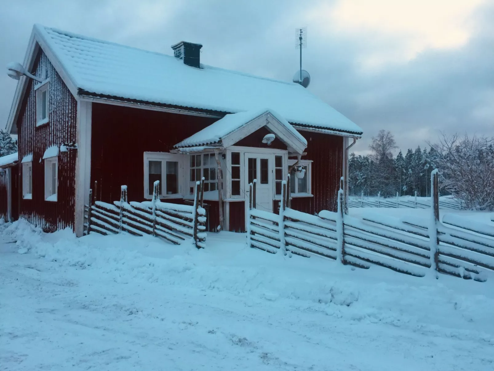 Charmantes Holzhaus mit eigenem Ruderboot
