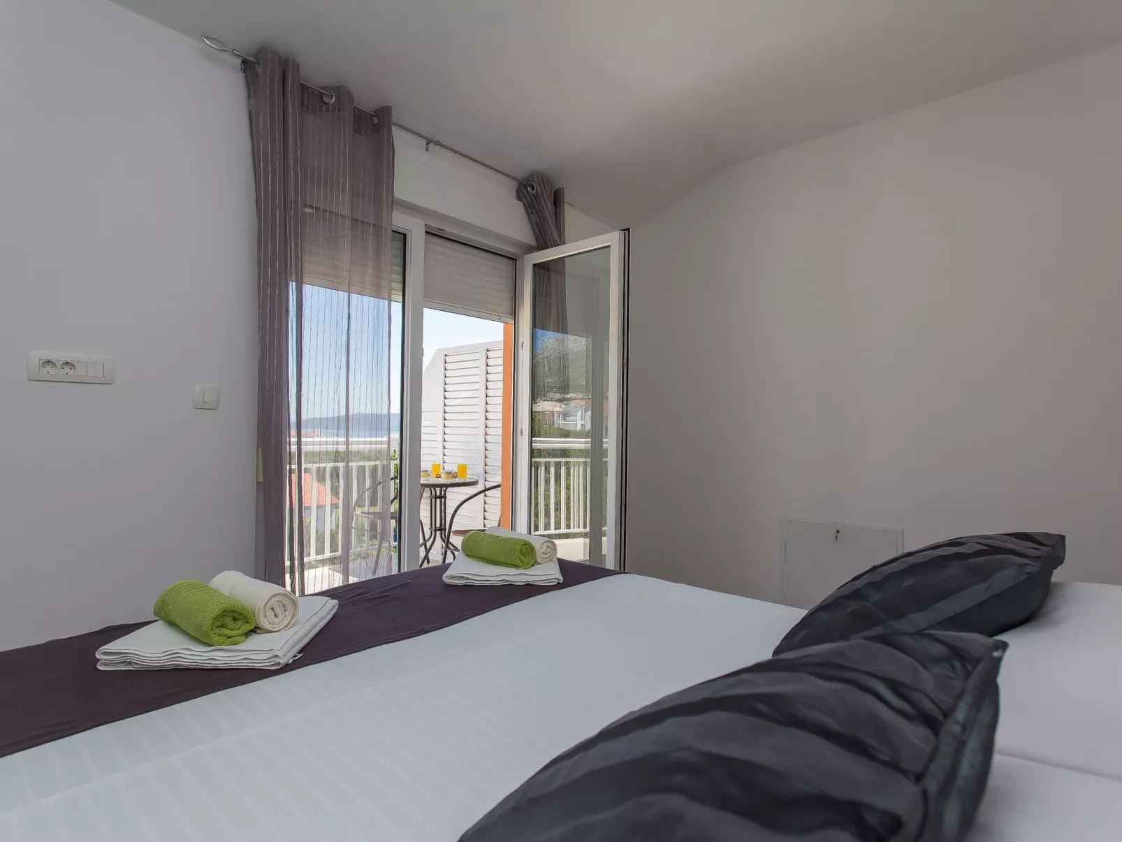 Moderne ap. 2 mit Pool und Grill in der Nähe von Split und Trogir-Binnen