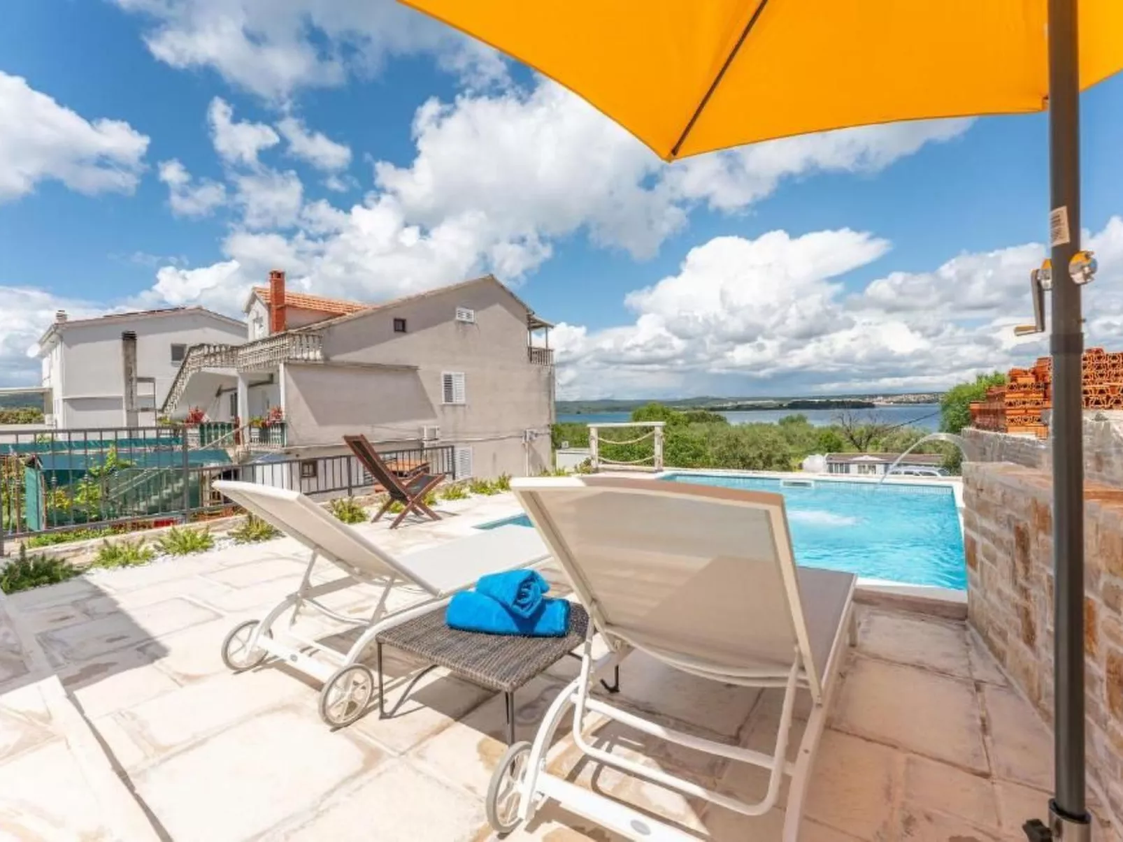 "Haus 51" direkt am Strand-Buiten