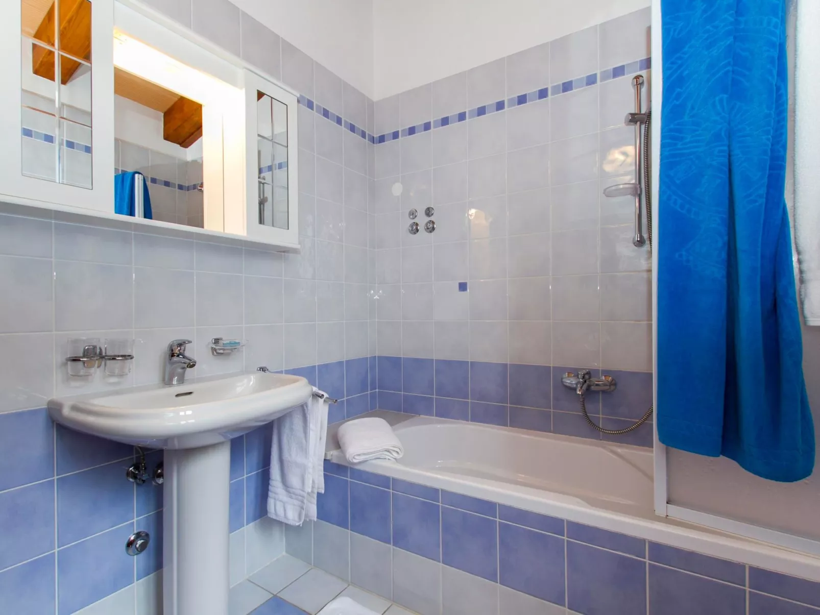 Familiäre 5-Schlafzimmer-Villa mit Gemeinschaftspools-Binnen