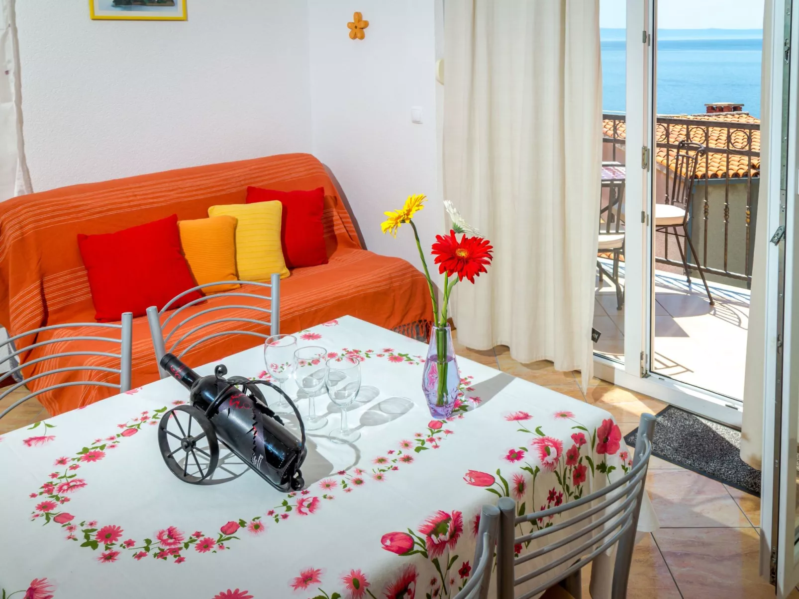 Wohnung im zweiten Stock mit Balkonen-Binnen