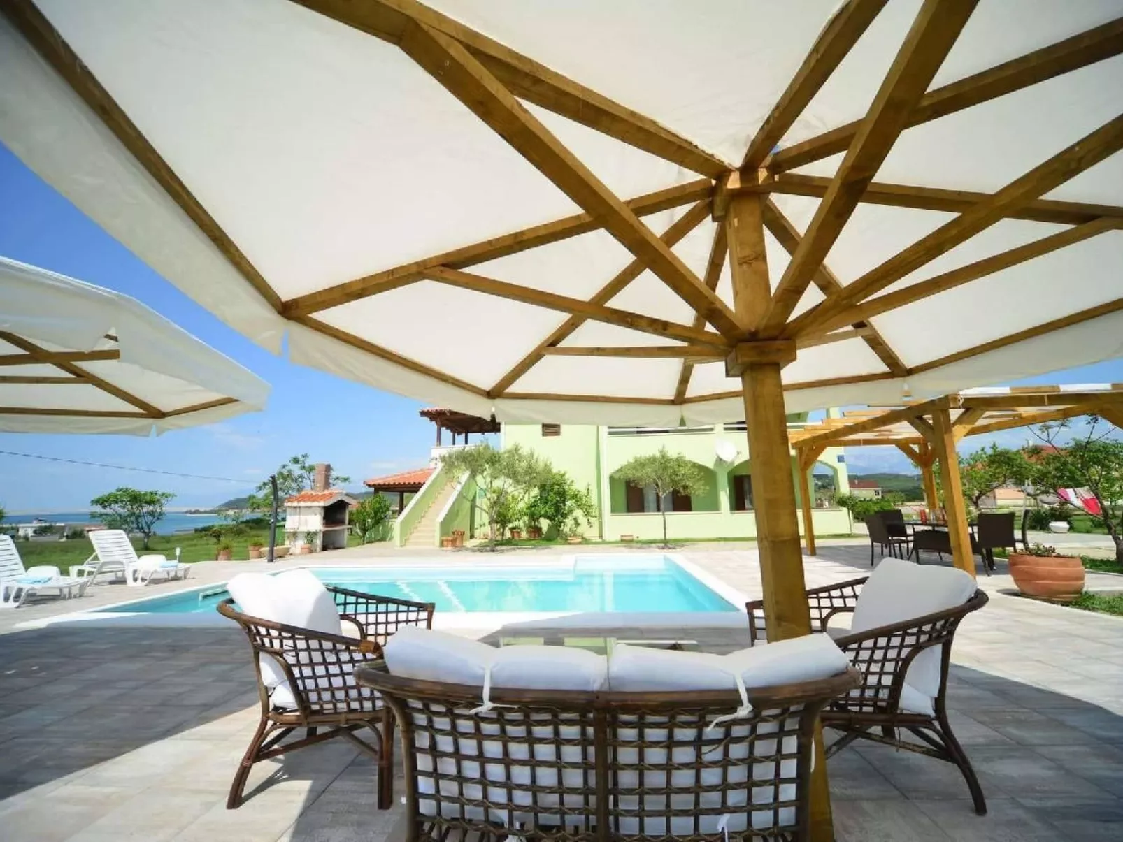 Wohnung mit Whirlpool-Buiten