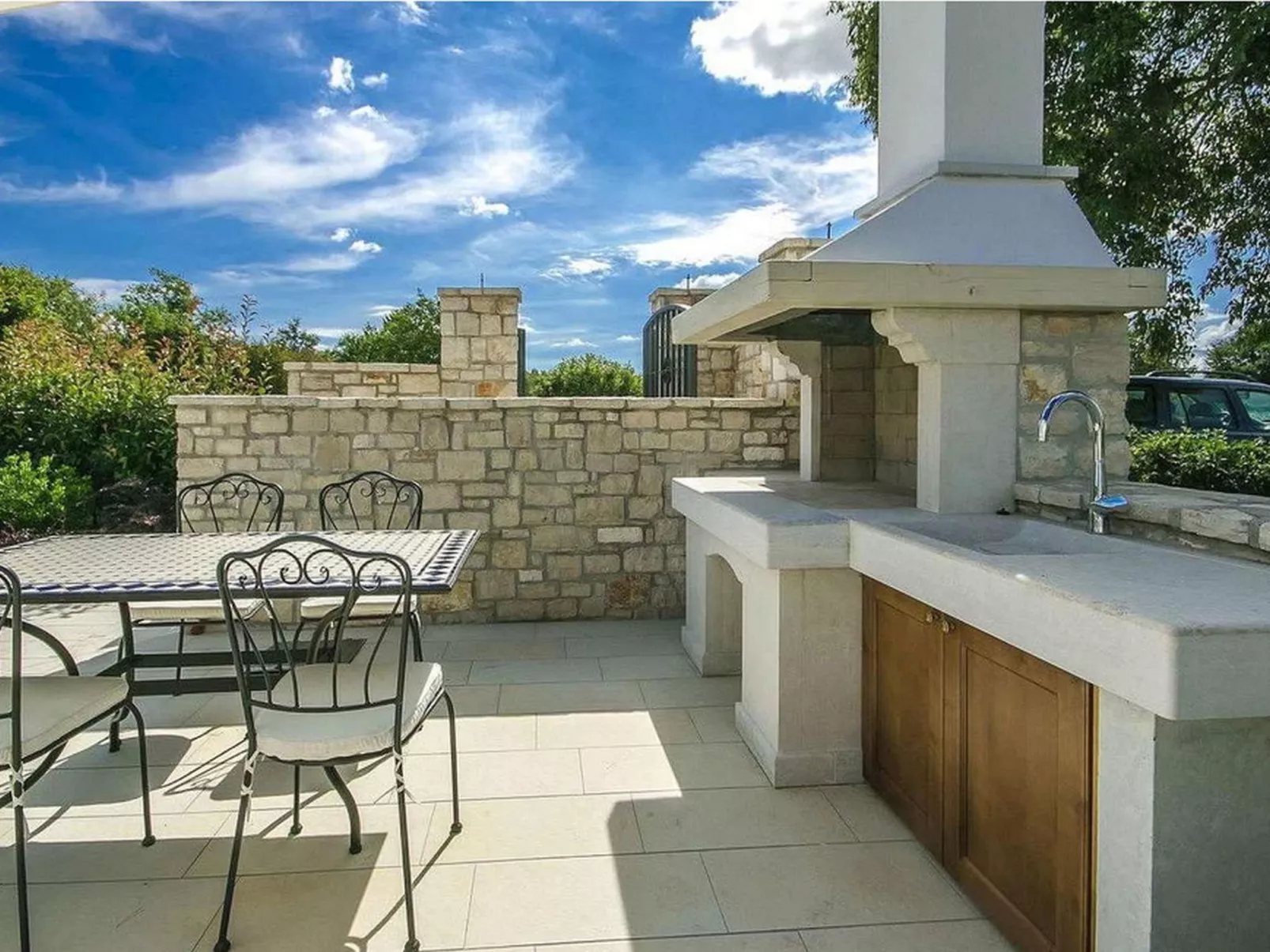 Villa Lenka mit Pool-Buiten