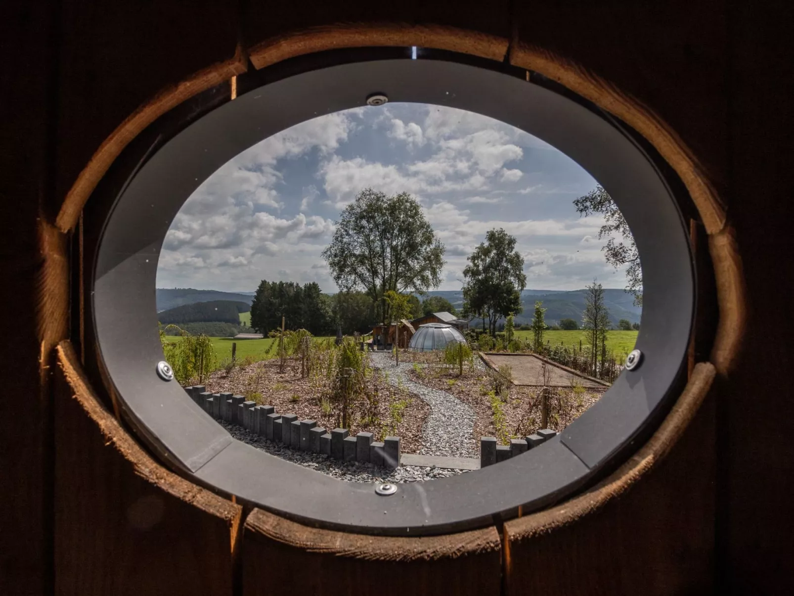 Landhaus mit Hallenbad-Buiten
