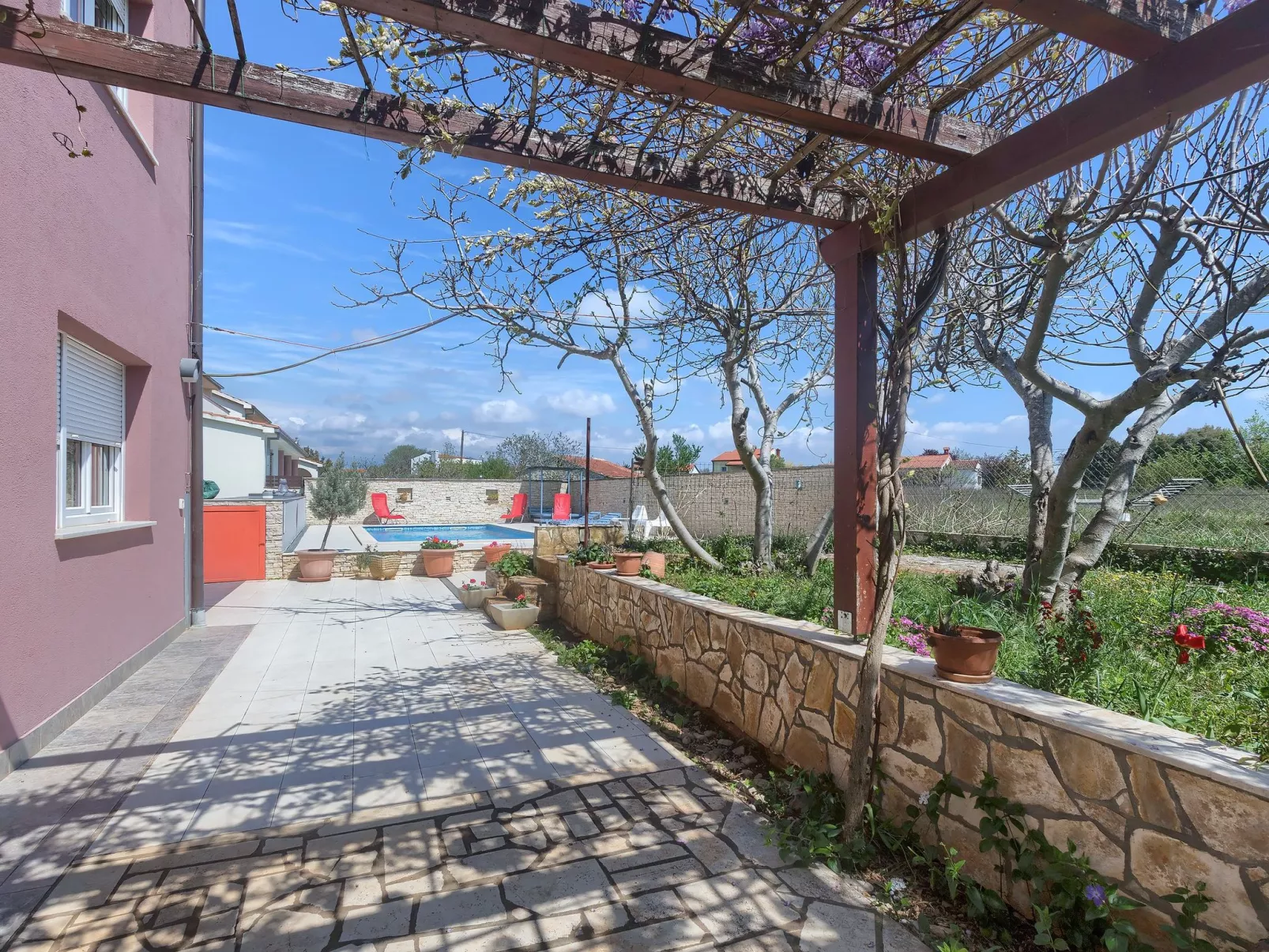 Wohnung in Fažana mit gemeinsamem Pool und Garten-Image-tags.info