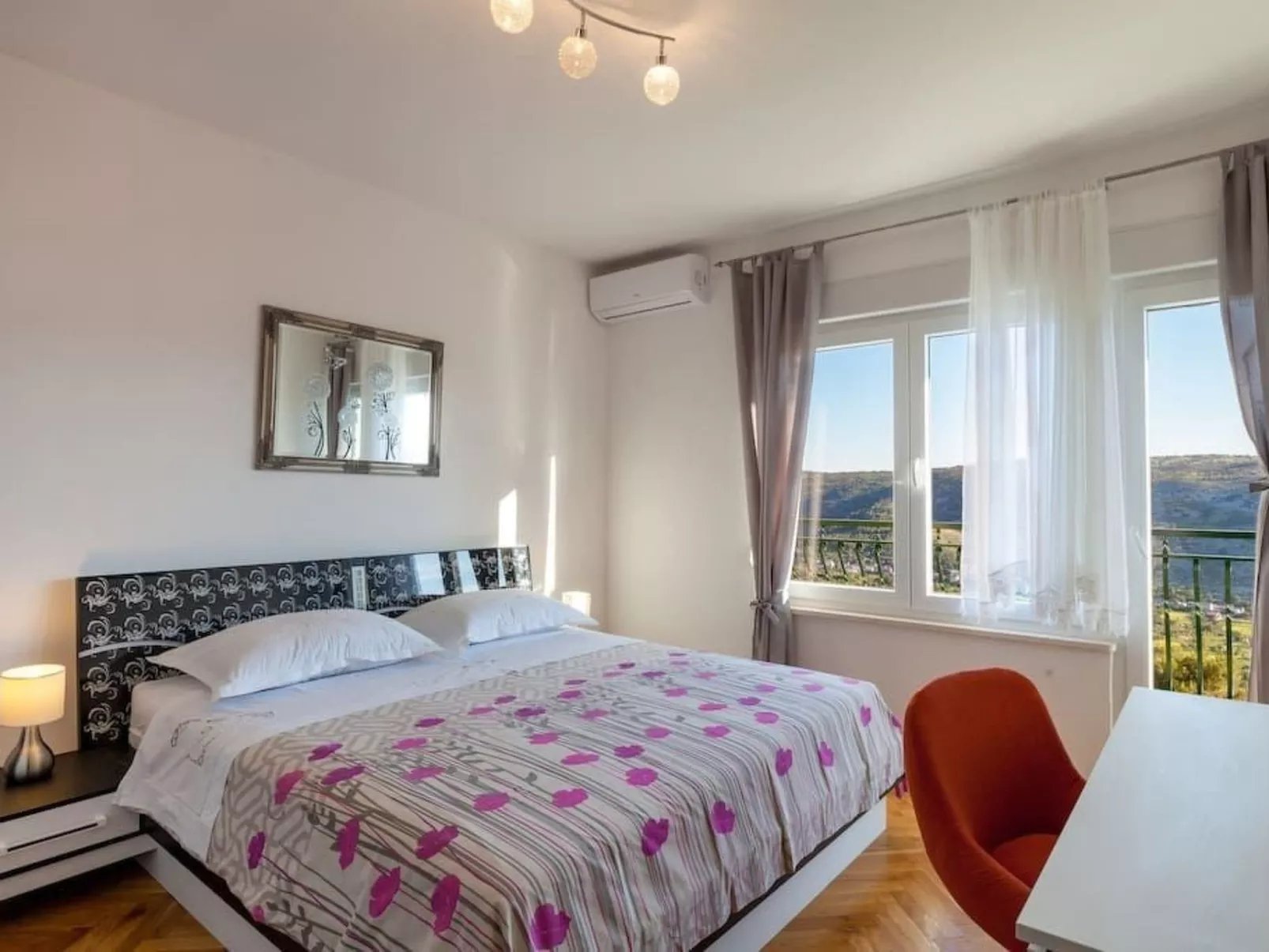 Privatwohnung mit Jacuzzi und Schwimmbad-Binnen