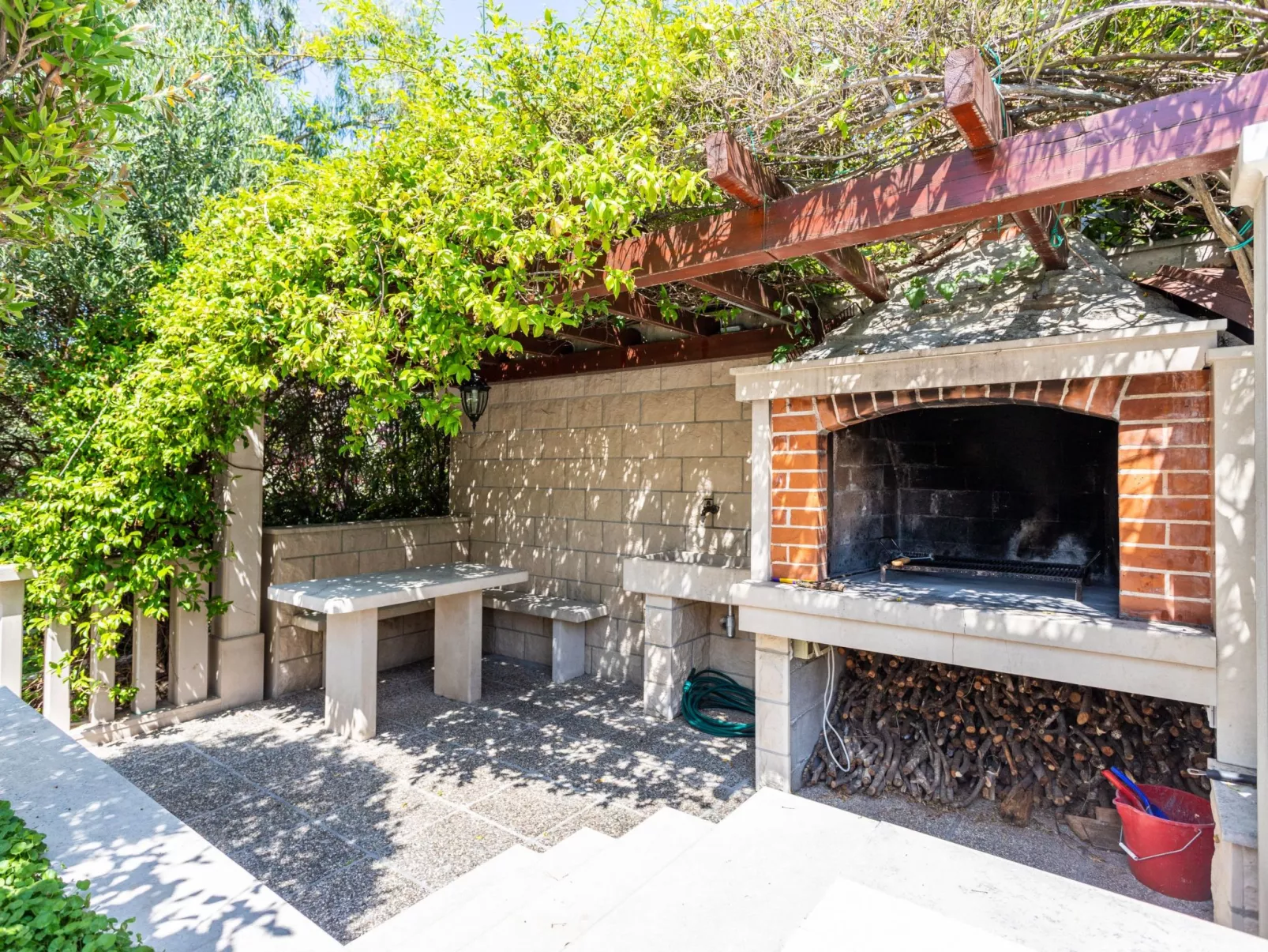 Geräumige Wohnung mit Meerblick vom Sonnenbalkon-Buiten