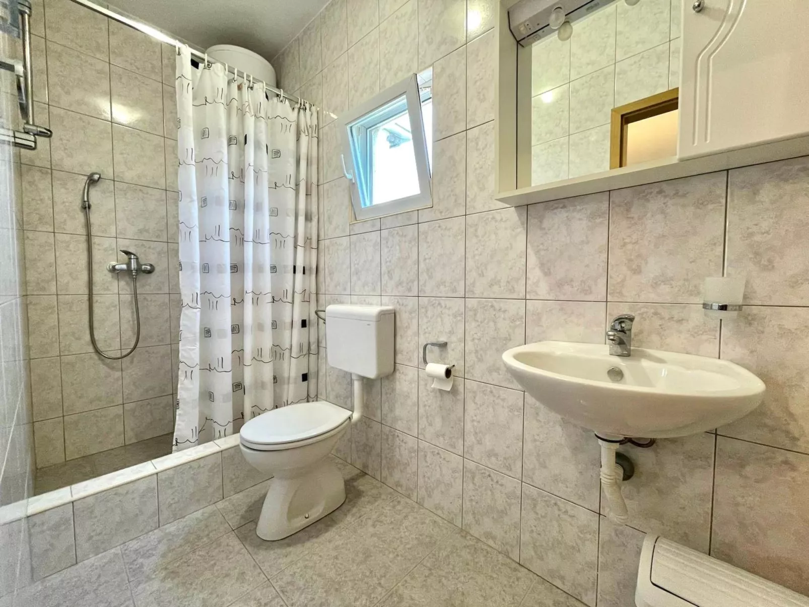 Wohnung in Jadranovo mit Schönem Balkon-Binnen