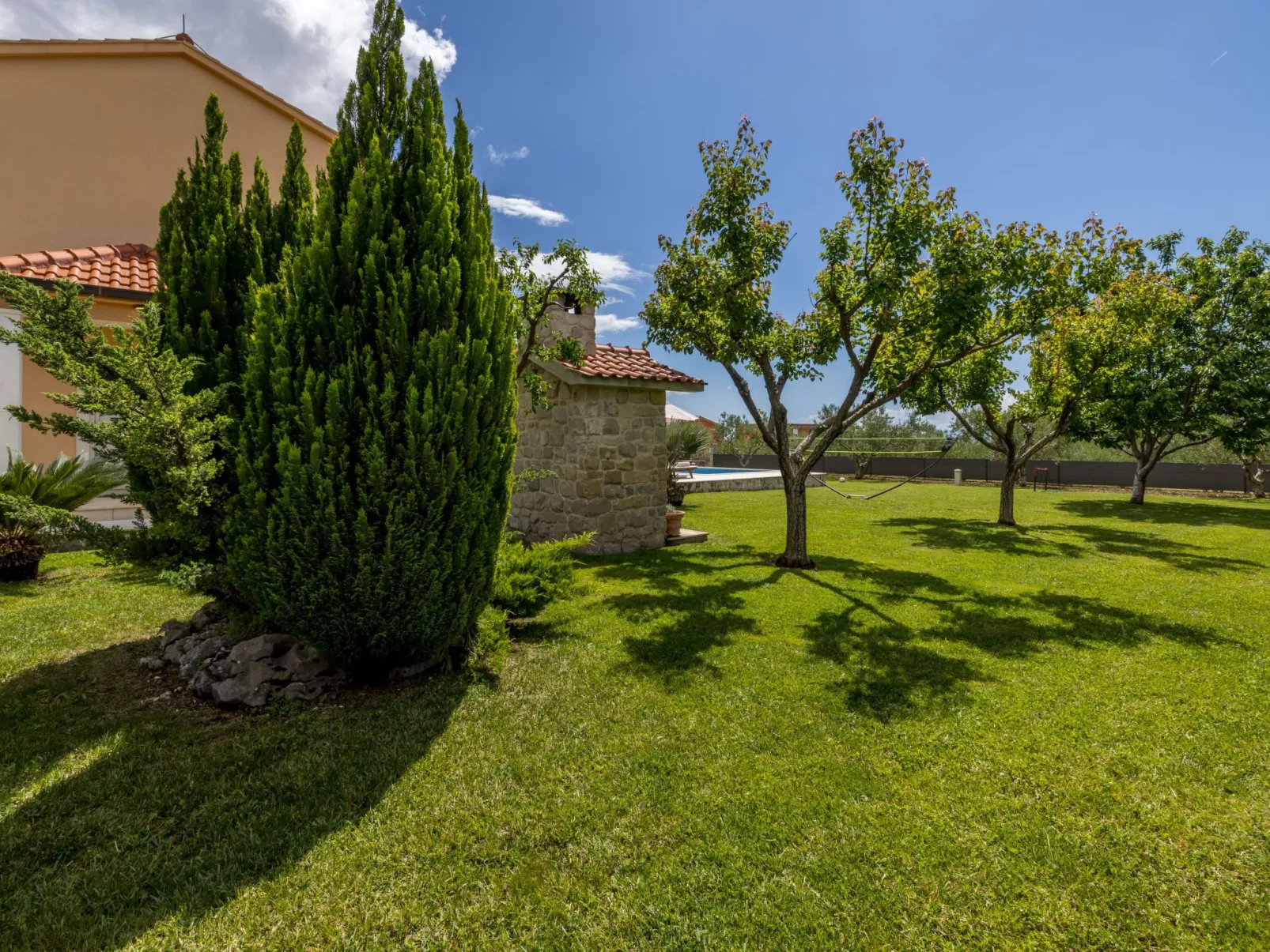 Villa Oasis privater Pool für bis zu 10 Personen-Buiten