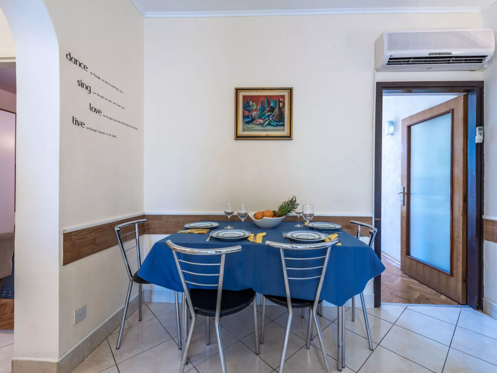 Geräumige Ferienwohnung mit eigener Terrasse-Binnen