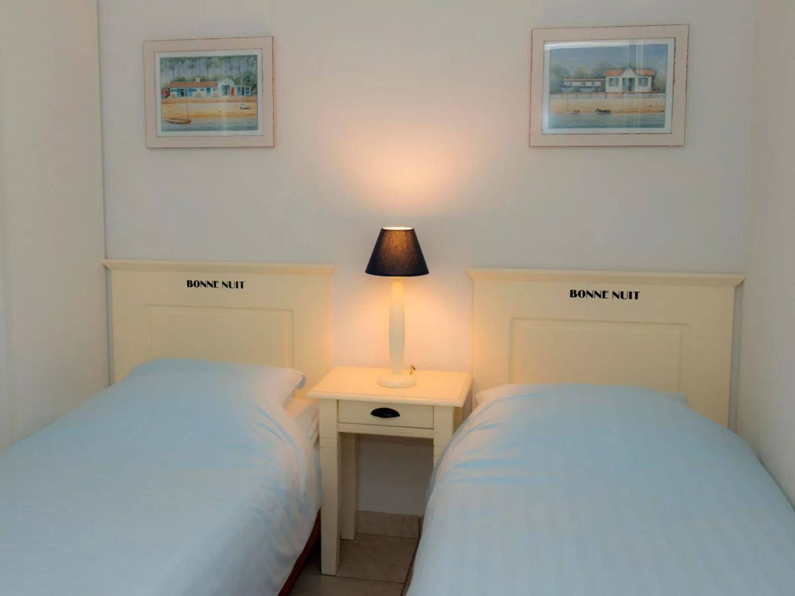 "Acacia" mit eigenem Pool-Binnen