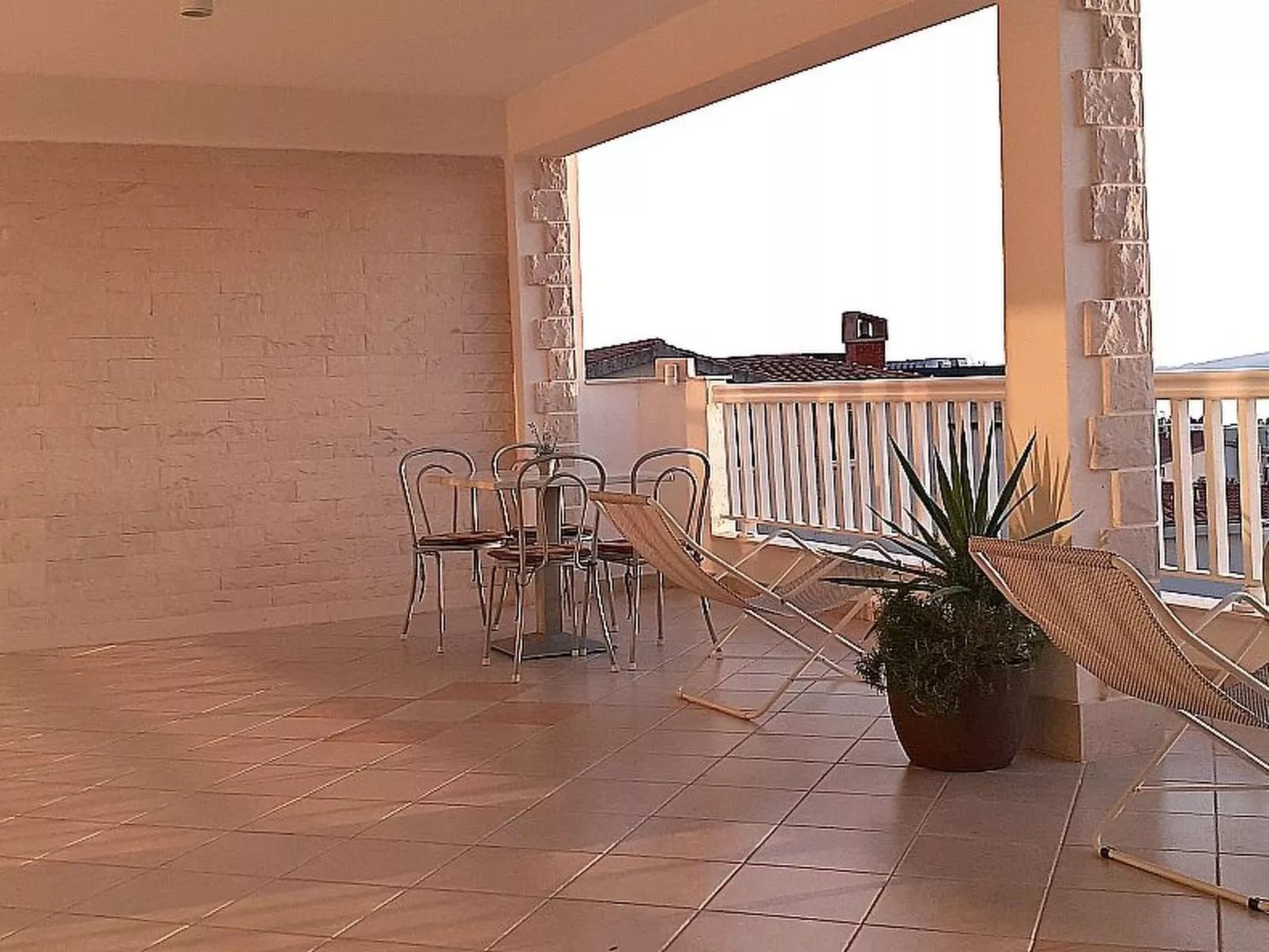 Mit Blick auf das Wasser-Buiten