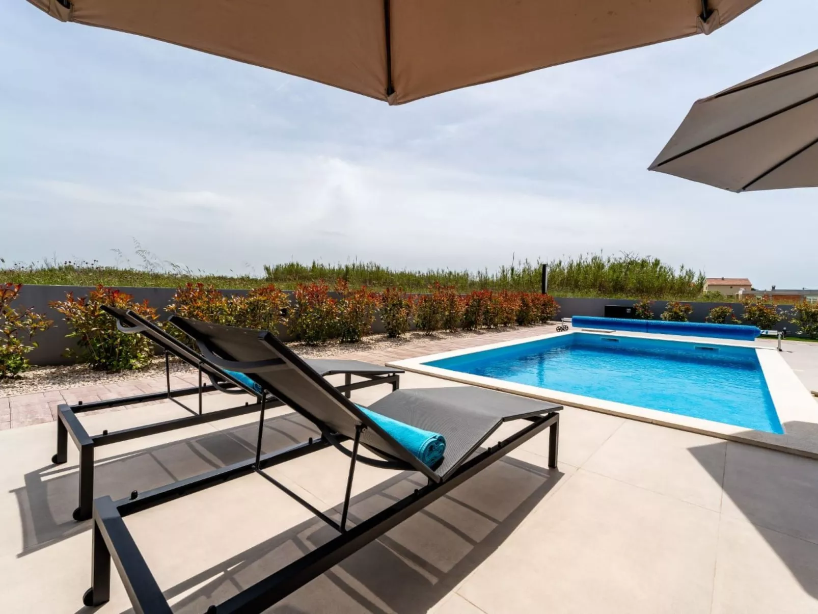 Villa mit beheiztem Pool - von TA Leut Agency-Buiten