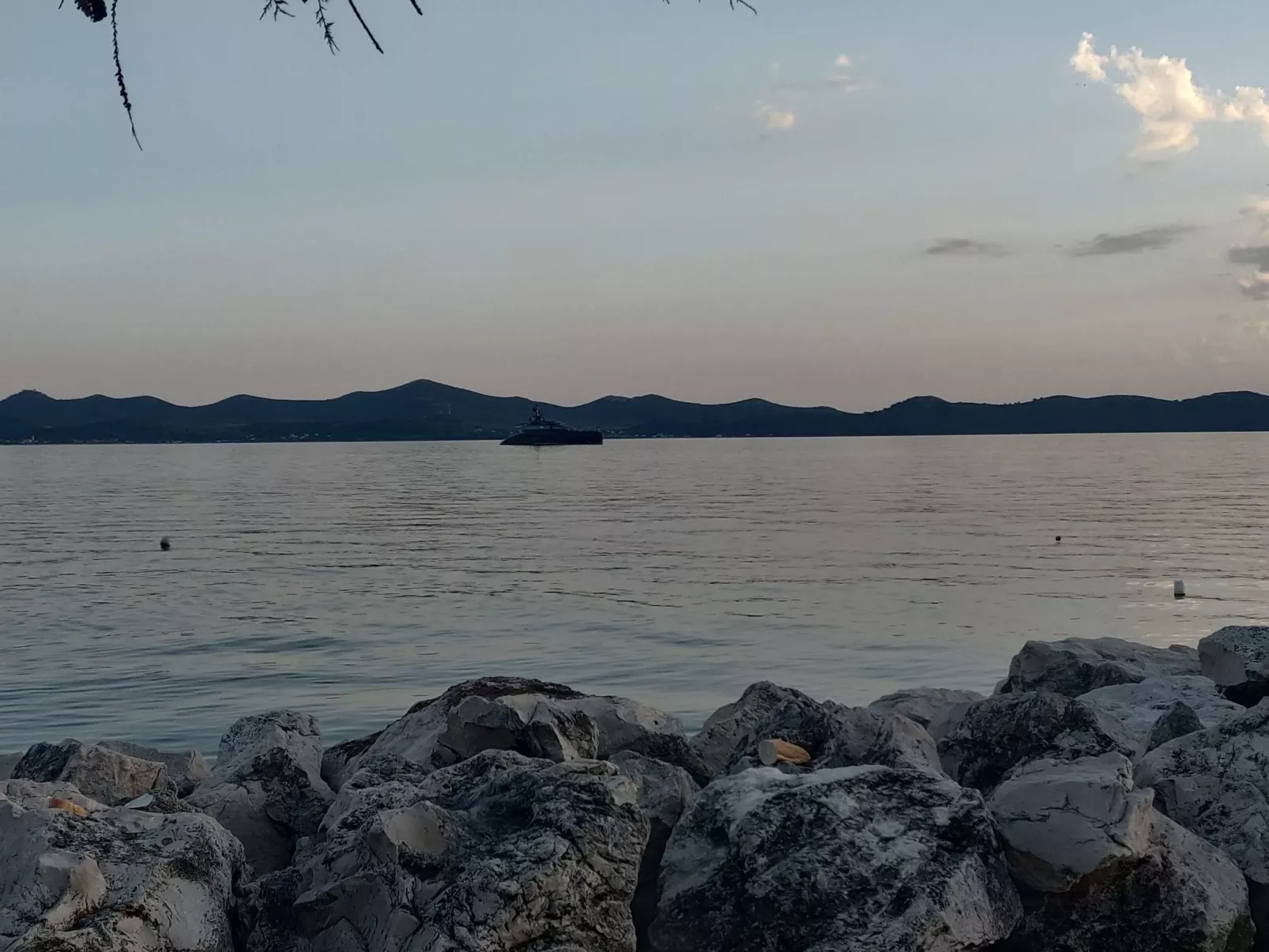 Große Ferienwohnung in Zadar mit Privatem Balkon-Buiten