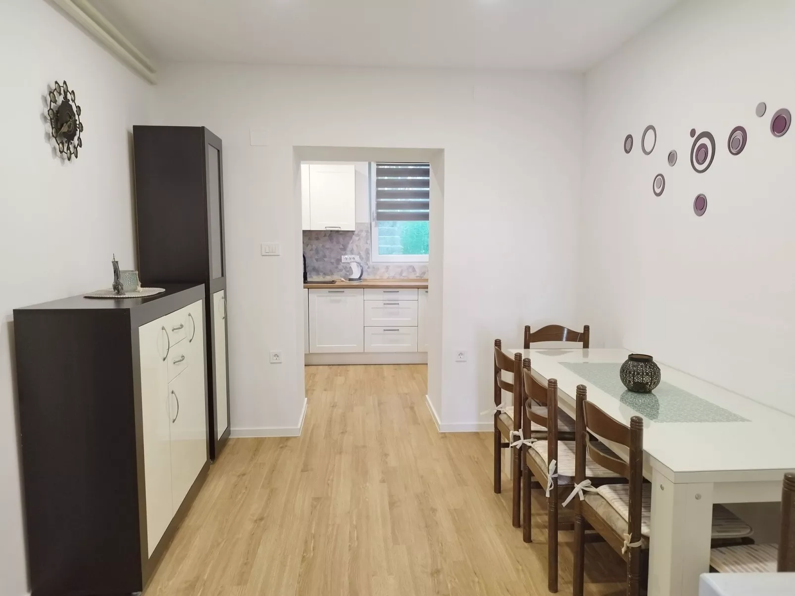 Nettes Appartement in Dramalj mit Möbliertem Balkon - Binnen