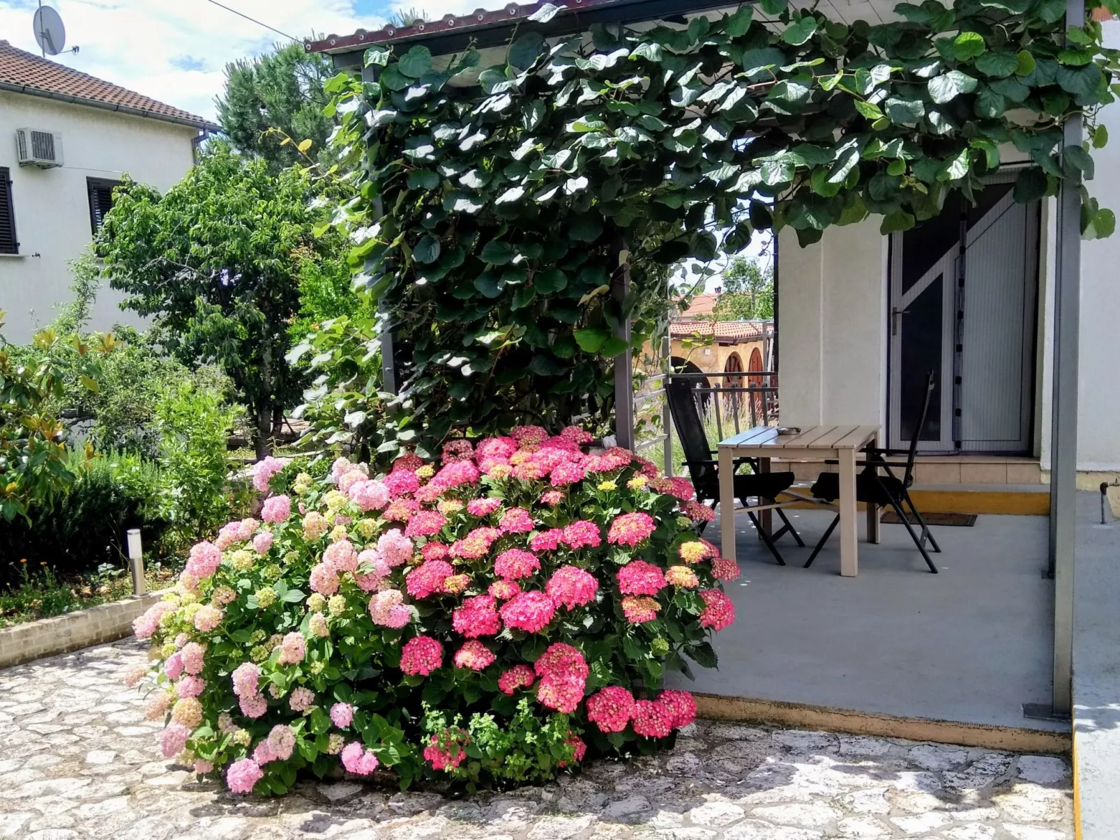 Anwesen "Krasno" mit Terrasse-Buiten