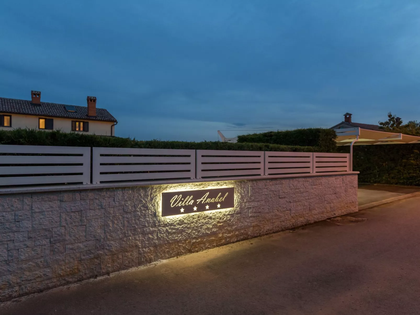 Villa Anabel bei Porec mit Pool, Jacuzzi und Sauna-Buiten