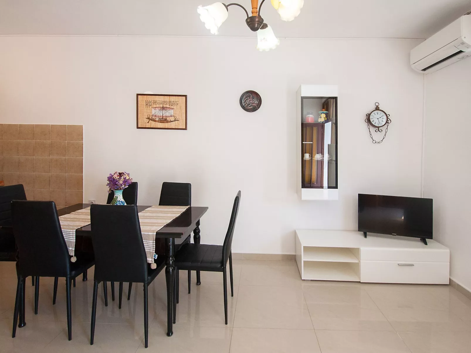 "Olia Green" mit Terrasse-Binnen