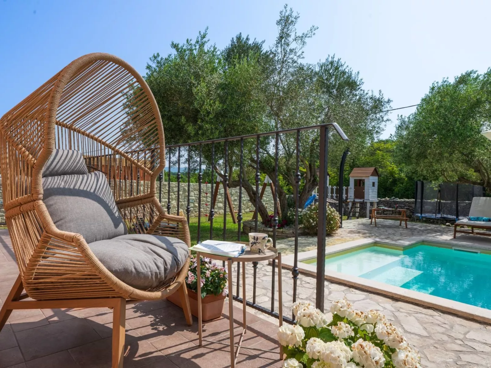 Villa mit privatem Pool und großem Garten-Buiten