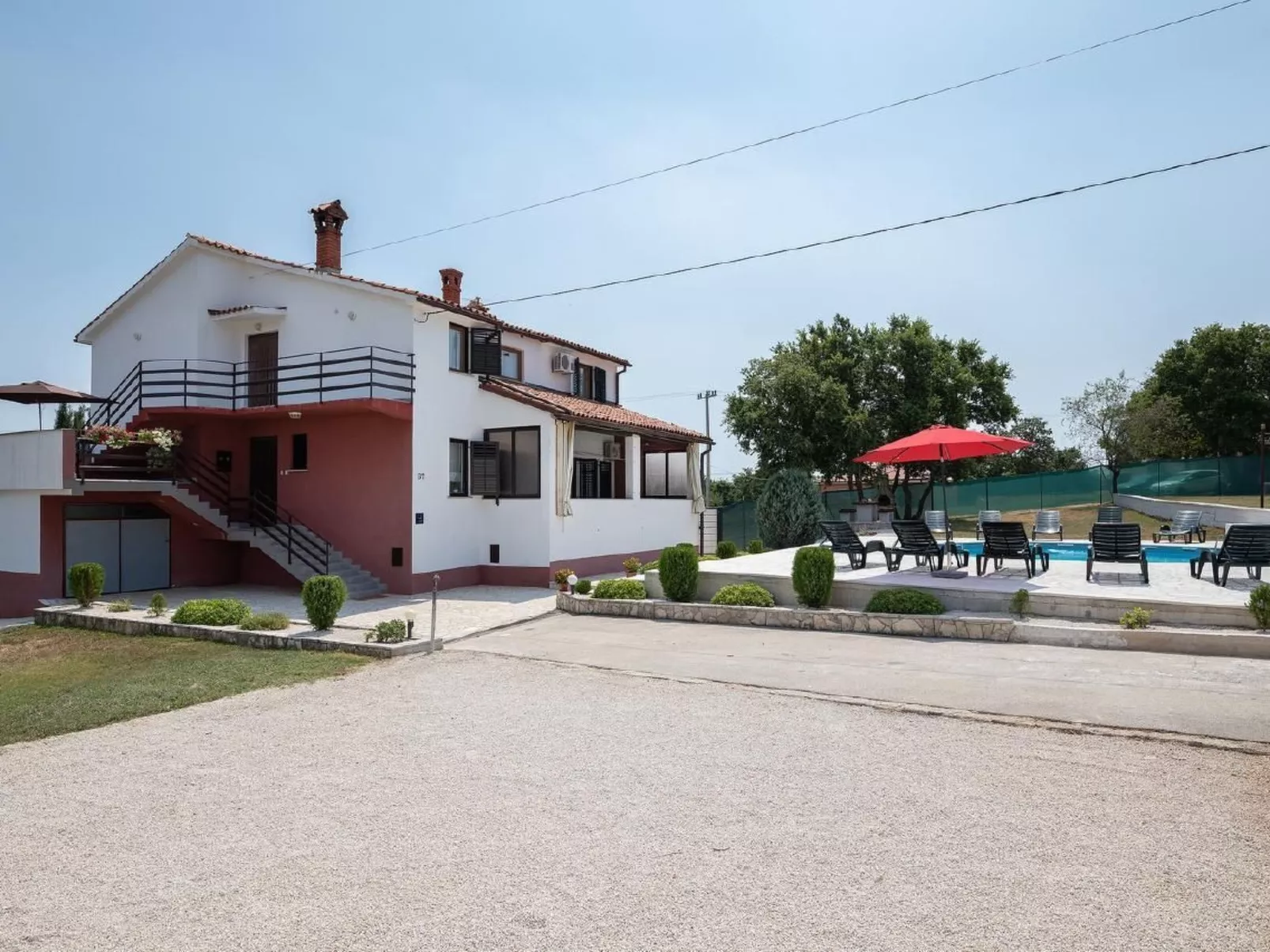 3-Schlafzimmer-Wohnung mit Gemeinschaftspool-Image-tags.info