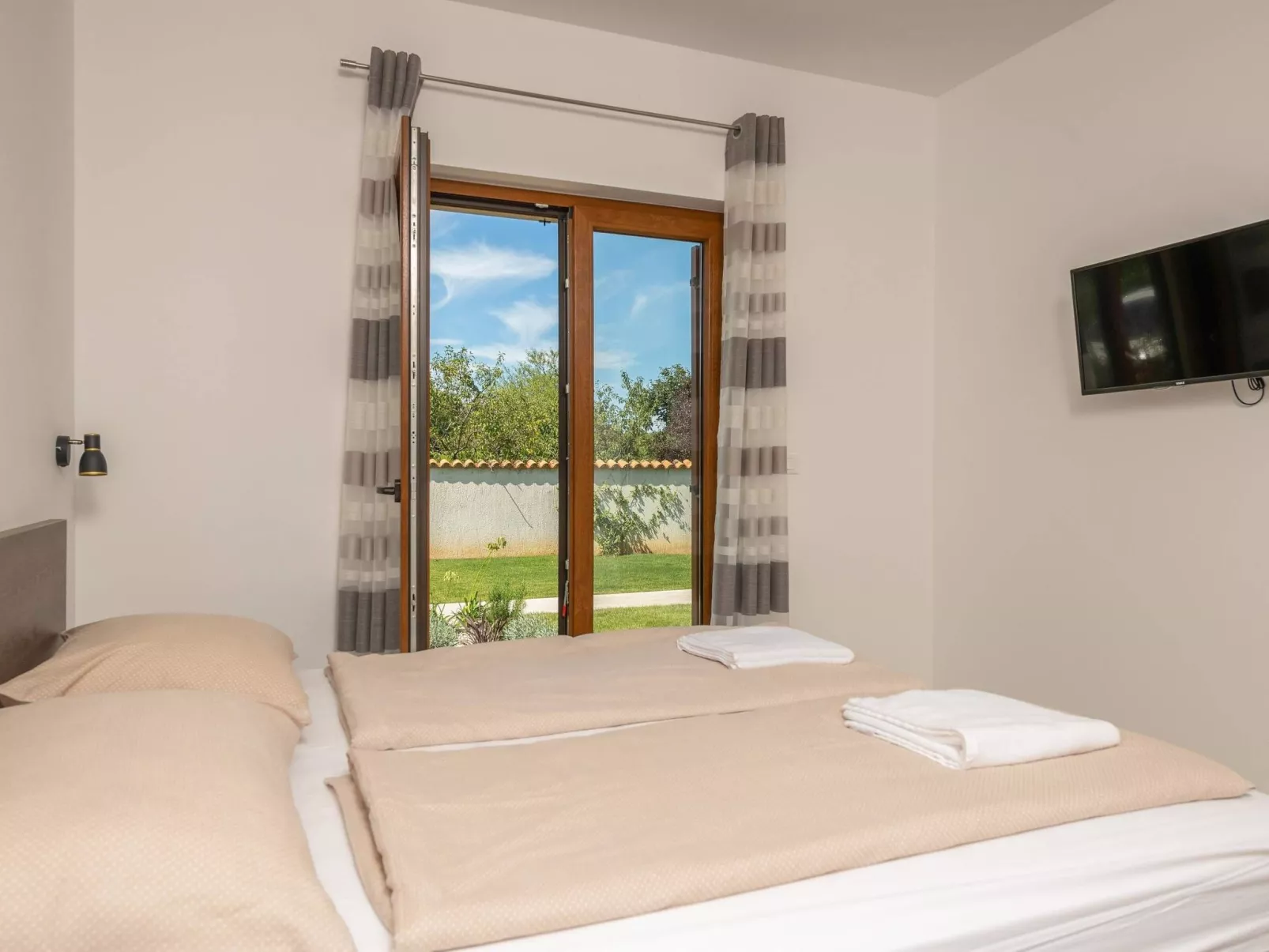 Evida-Image-tags.info