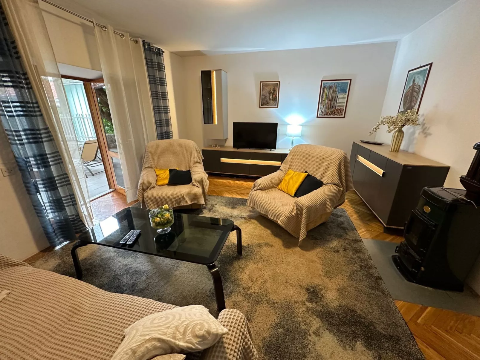 Maric mit Terrasse und Balkon-Image-tags.info