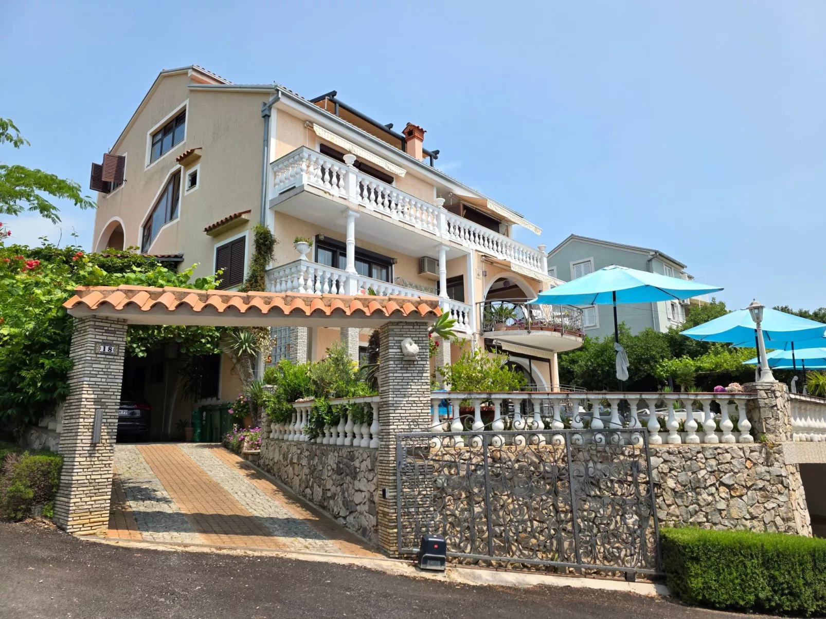 Appartement für 2-3 Personen mit Balkon und Gemeinschaftspool