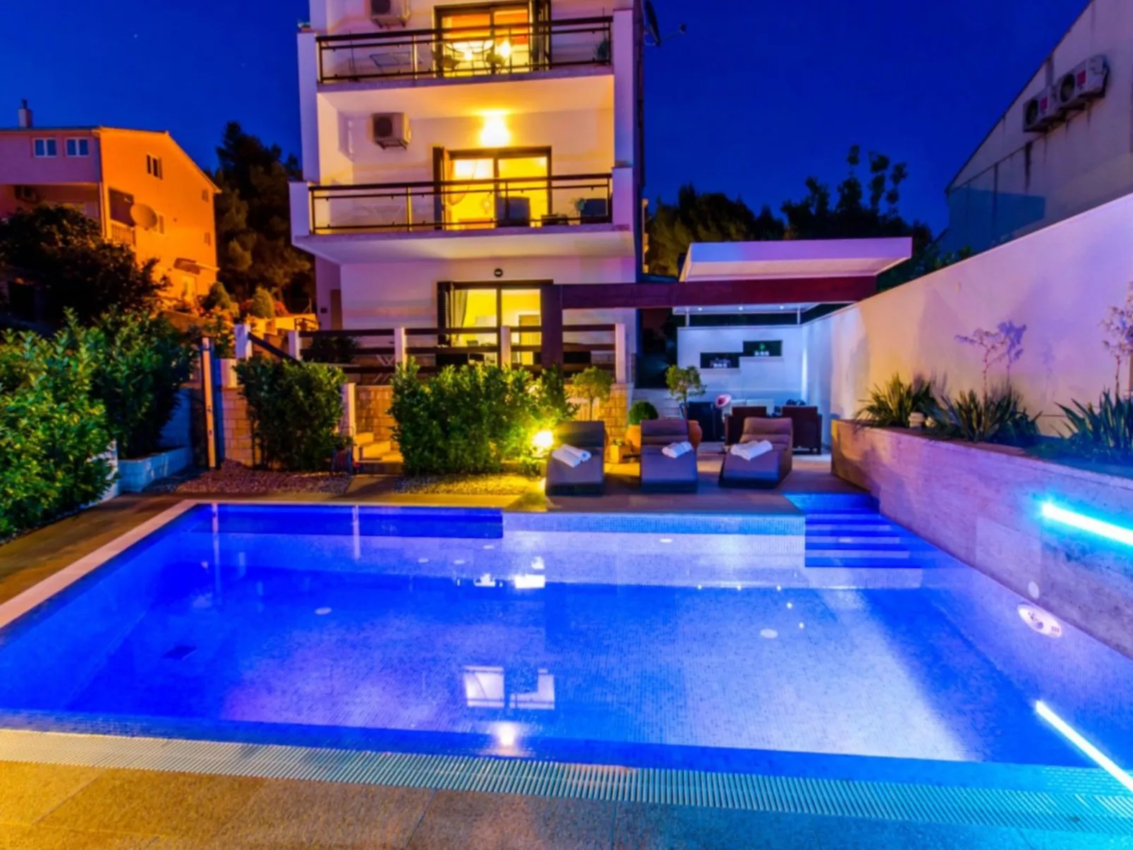 Villa Nia für 12 Personen mit privatem beheiztem Pool-Buiten