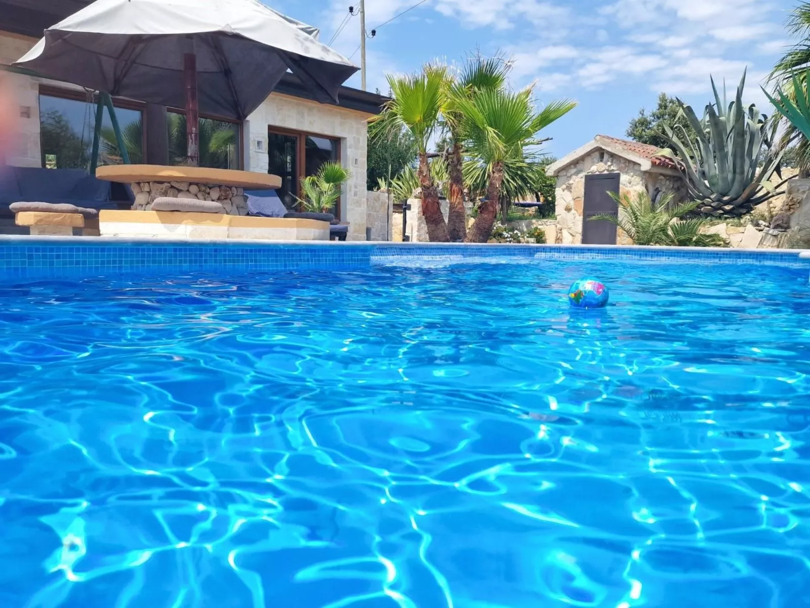 Schönes Haus in Pomer mit privatem Parkplatz-Buiten