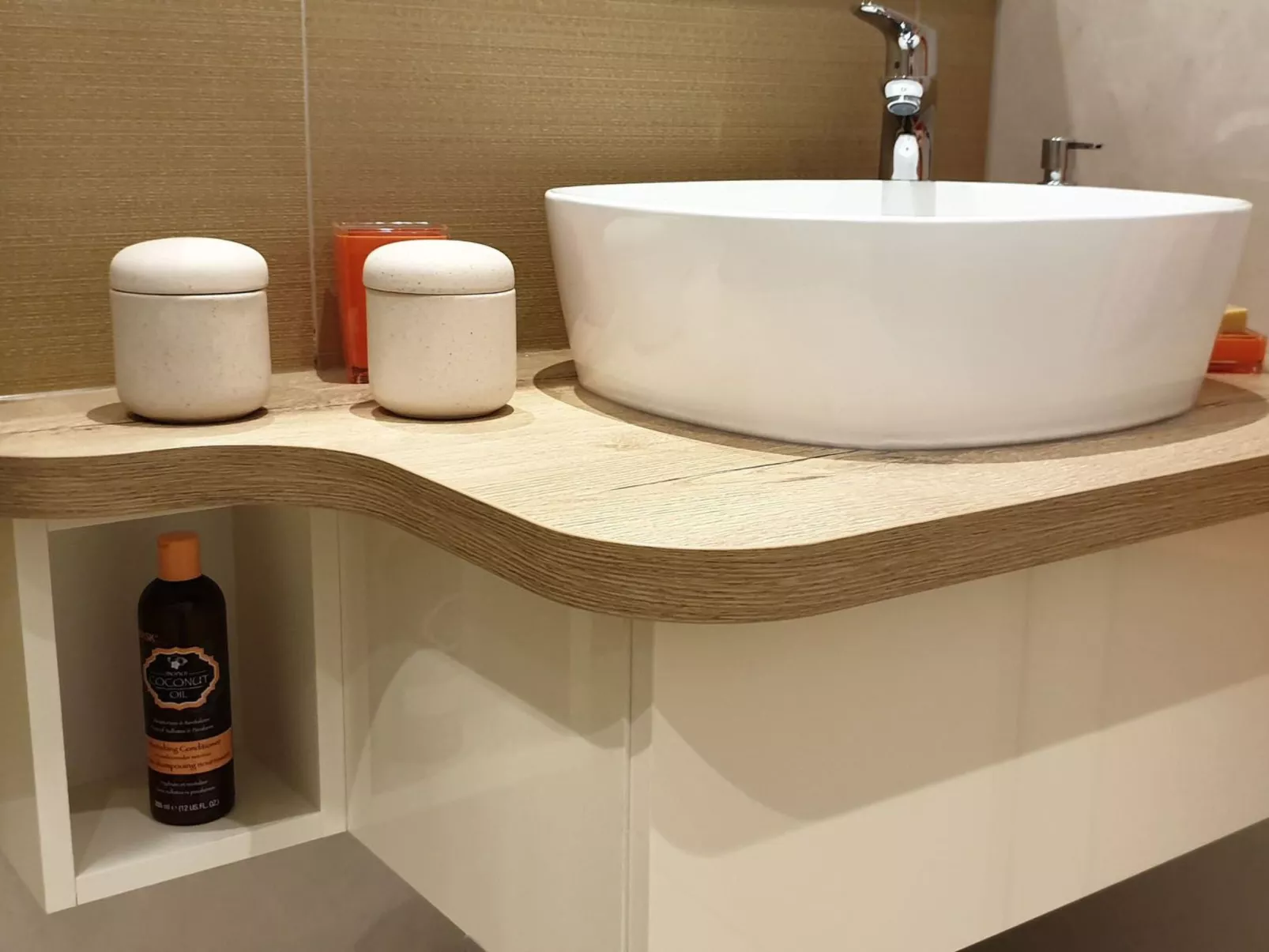 Beheiztes Schwimmbad, schattige Terrasse mit Meerblick-Binnen