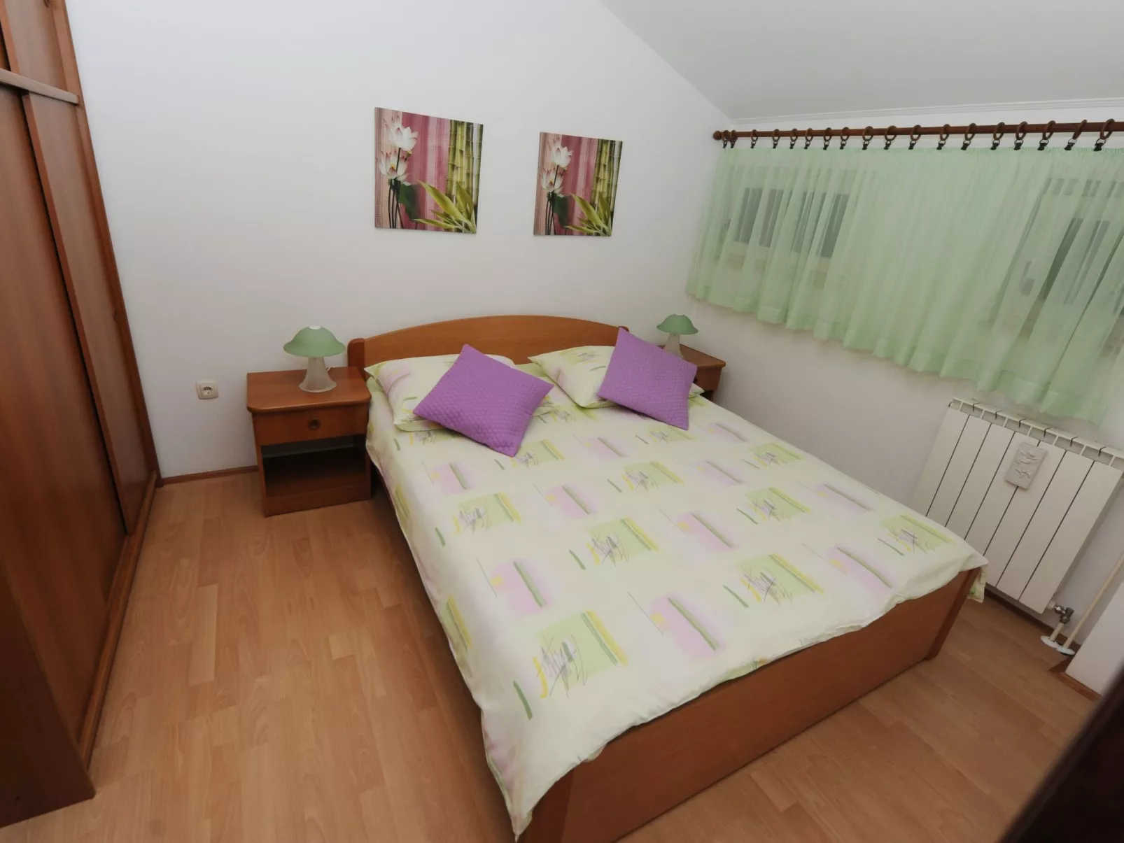 Appartement im Dachgeschoss mit Balkon-Binnen