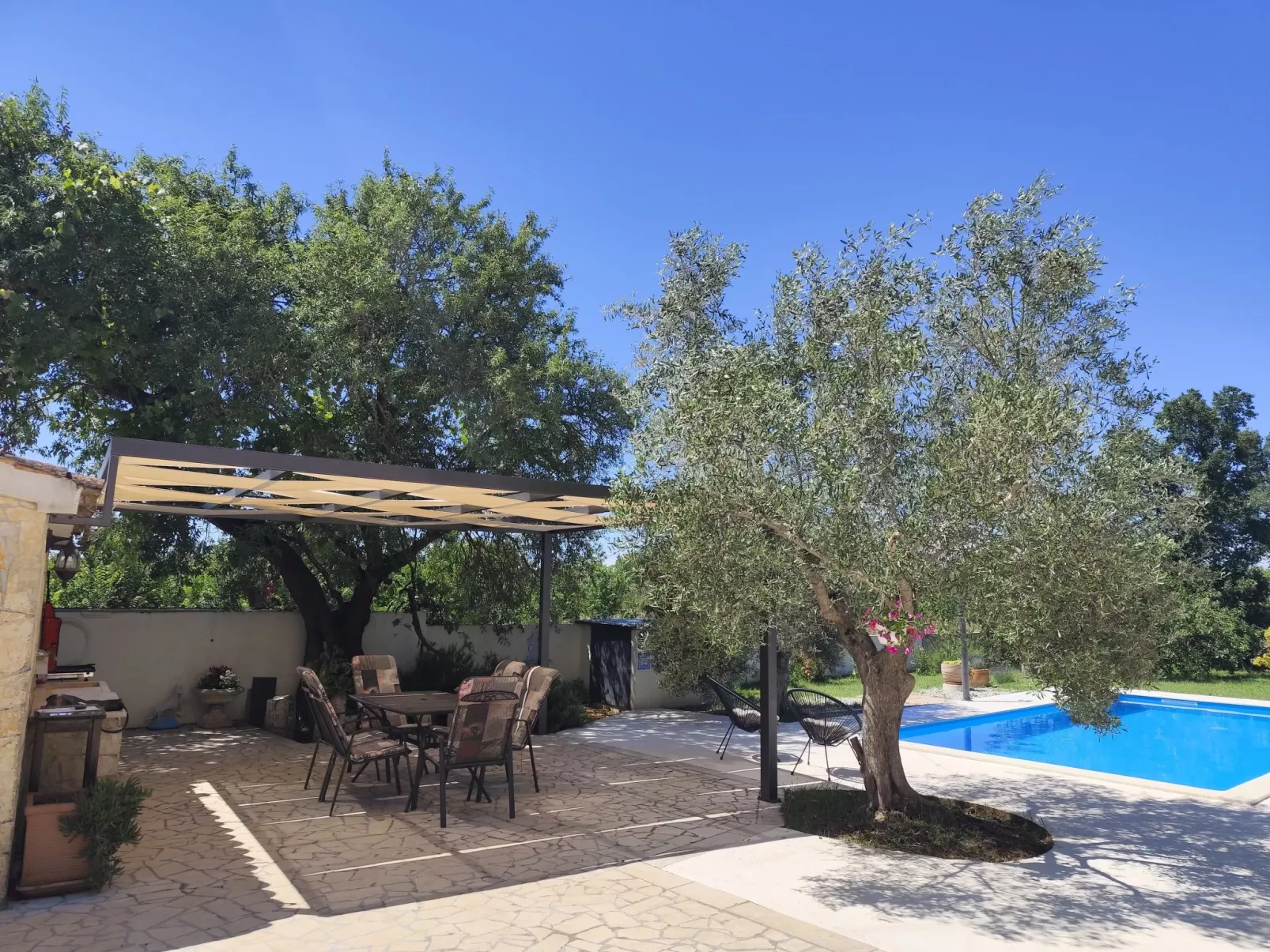 AQUA mit Pool-Buiten