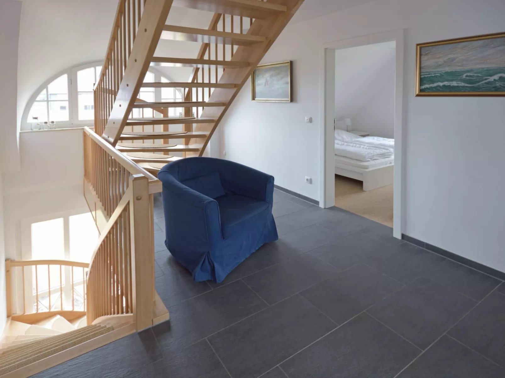 Komfort Ferienhaus mit Sauna und Kamin, auf großem Waldgrundstück, in absoluter-Binnen