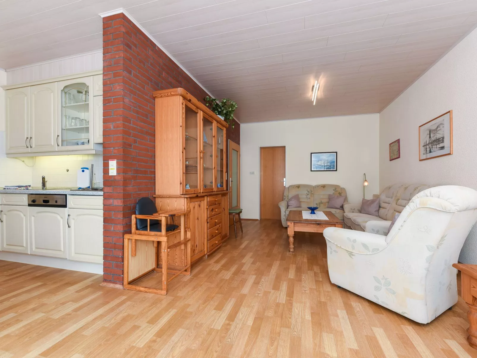 Strandnahes Ferienhaus mit Kinderspielplatz-Binnen