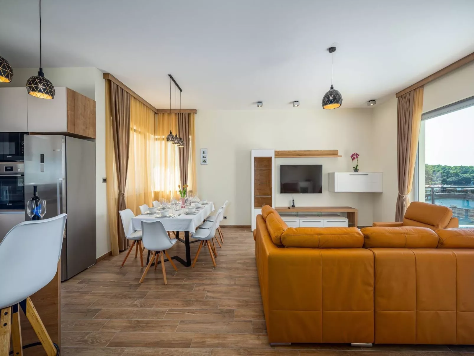 Cedar in Stoja mit großzügigem Garten-Binnen