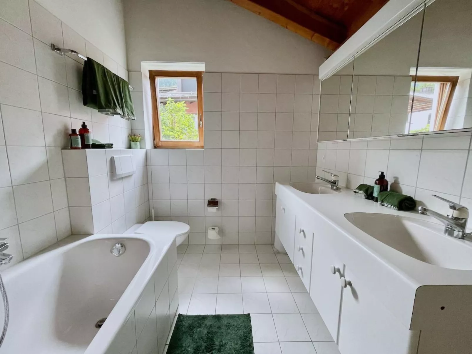 The Green Hut-Binnen