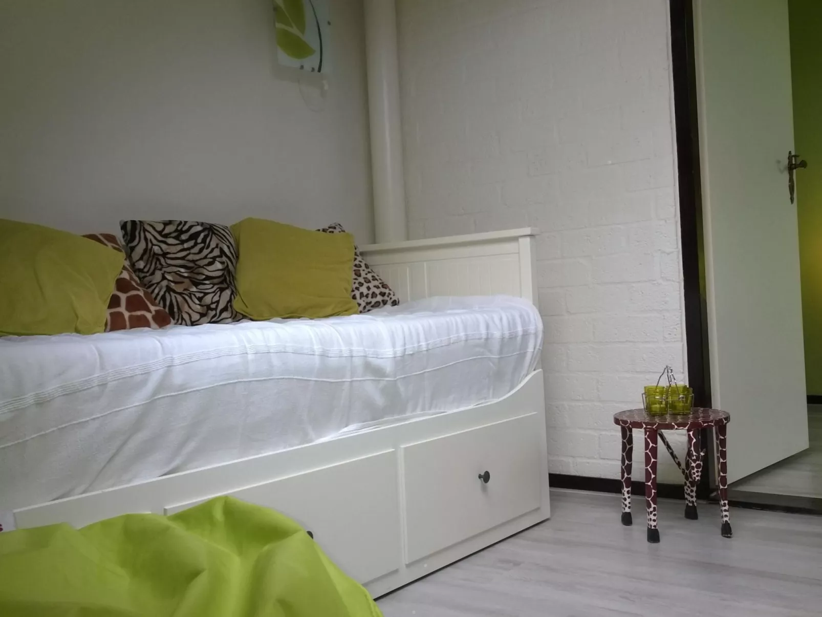 Gemütliches Vier-Personen-Bungalow mit Überdachung-Binnen