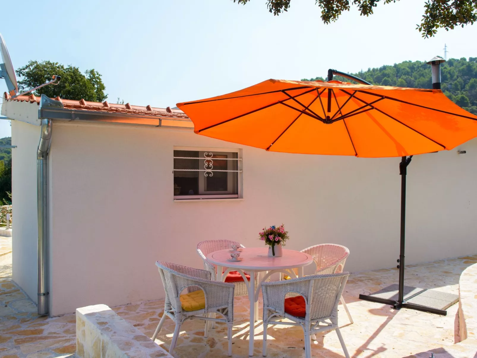 Hütte mit Garten, Grill und Terrasse-Binnen