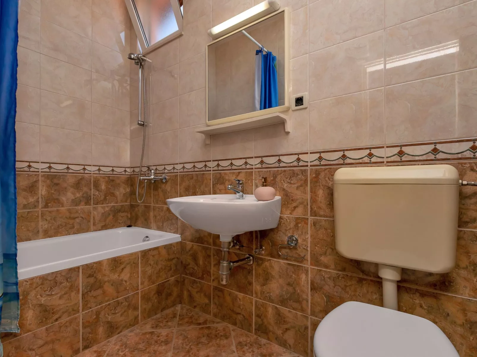 ★4Schlafzimmer★Freies Parken★GroßerBalkon★Apt Bugenvilija-Image-tags.info