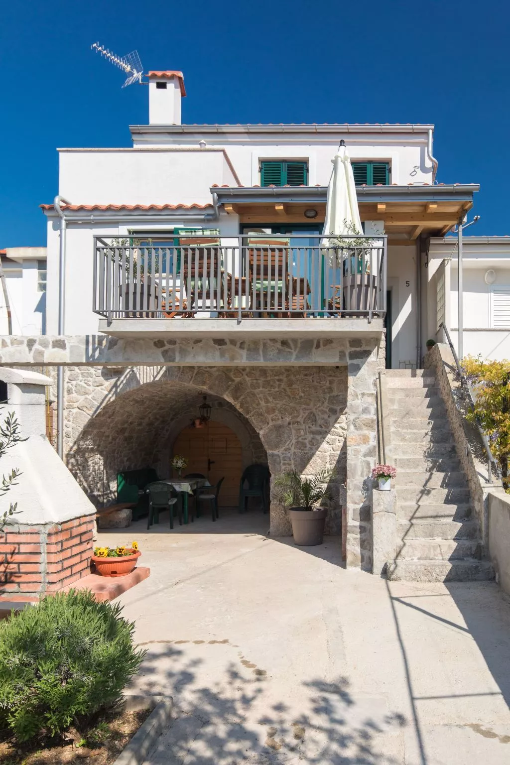 Mit Garten, Grill und Terrasse-Buiten