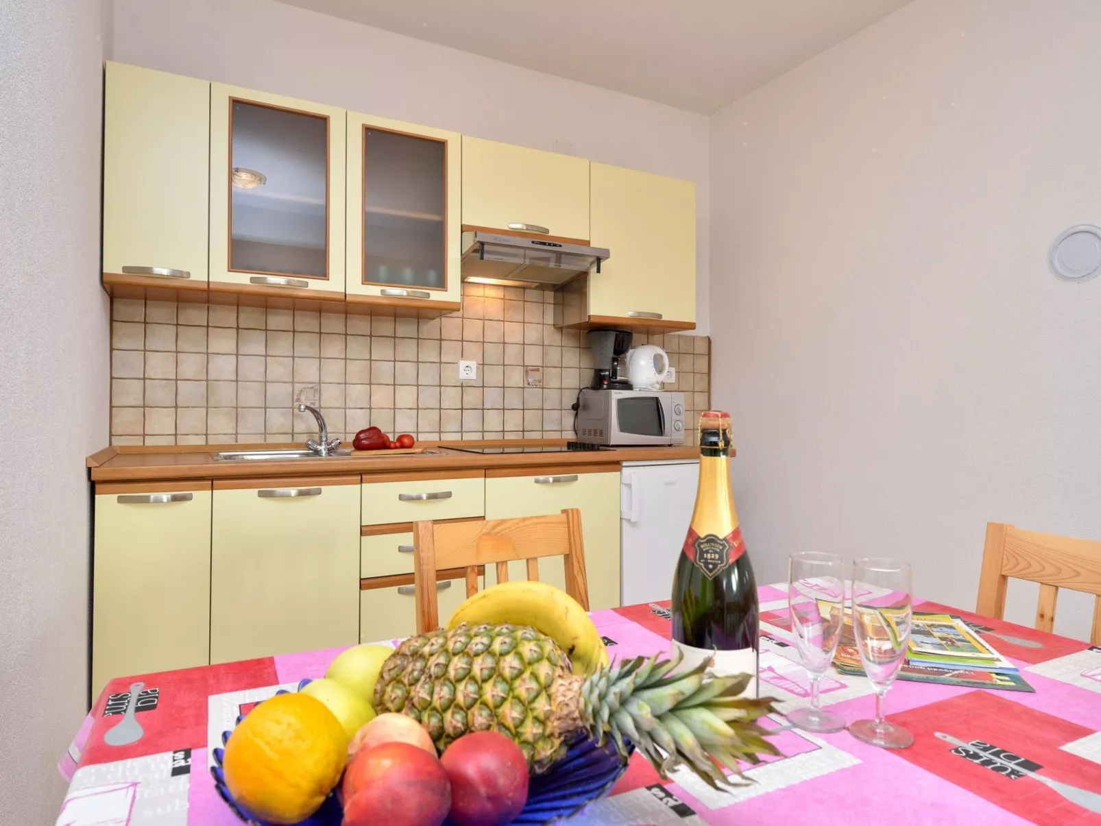 "Antonio" mit Blick auf das Wasser-Image-tags.info