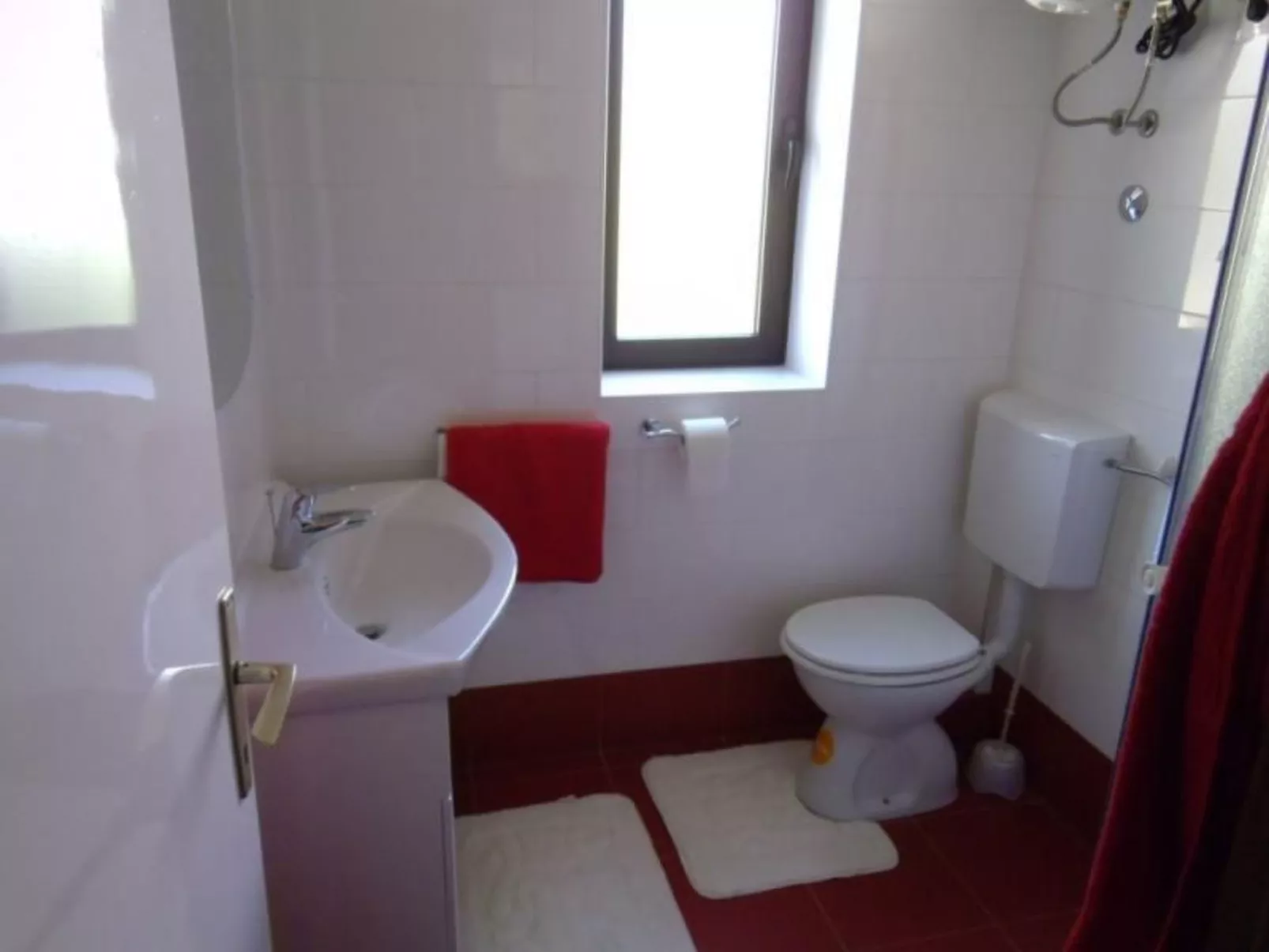 Wohnung Nr. 1 mit 2 Schlafzimmern und 2 Balkonen im 1. Obergeschoss-Binnen