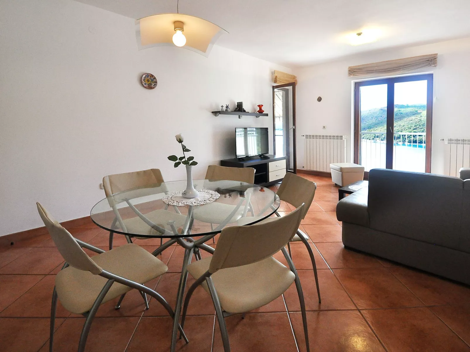 Drei-Zimmer-Wohnung in der Nähe des Meeres-Binnen