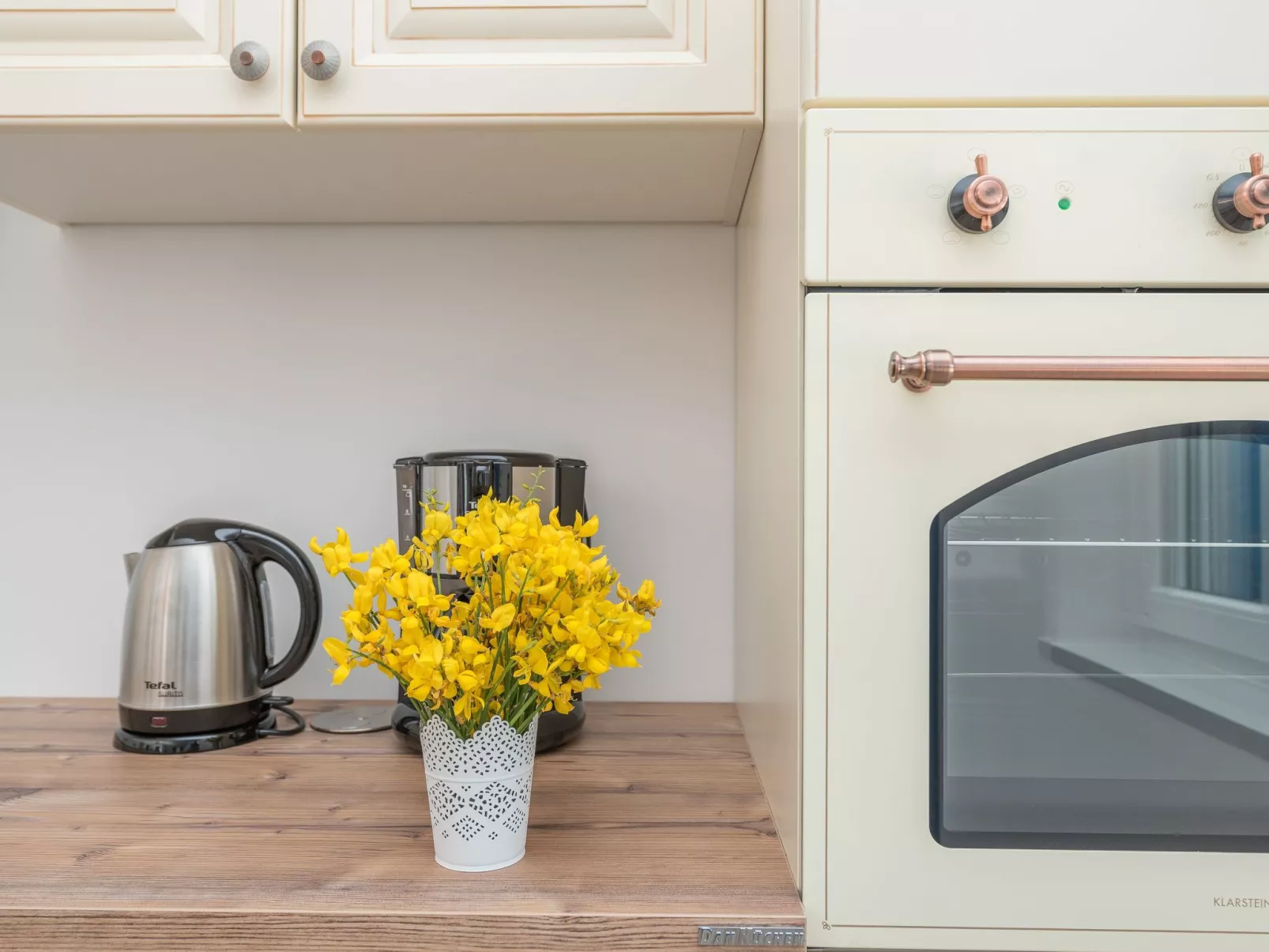 "Ena" mit Blick auf das Wasser-Binnen