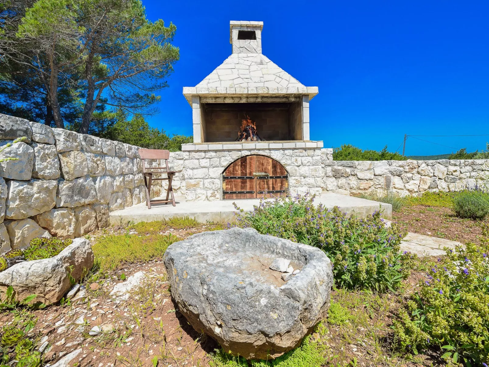 "Sakarun" mit Blick auf das Wasser-Image-tags.info