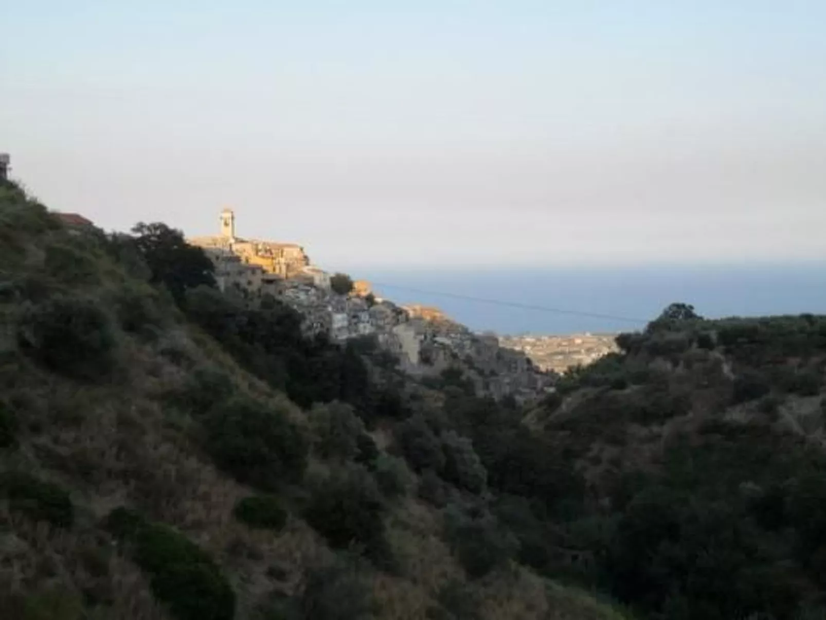 Großes Studio mit Terrasse mit Meerblick-Buiten