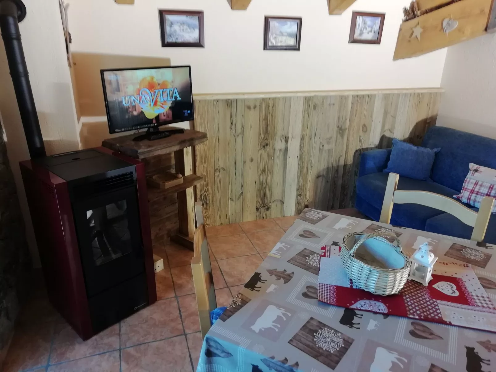 Helle, panoramische Wohnung in den Alpen.-Binnen