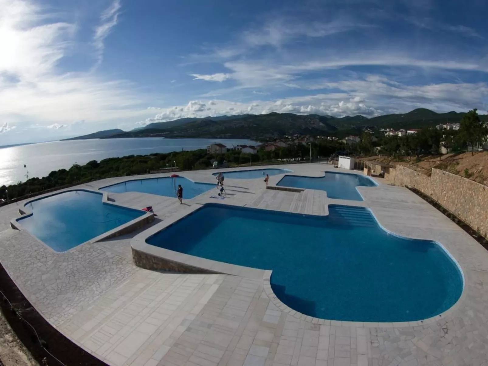 Mobilheim mit gemeinschaftlichem Pool-Buiten